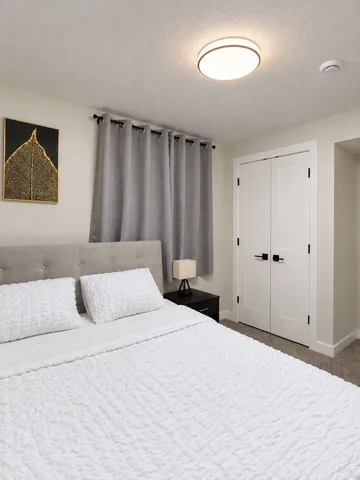 Vine Luxe | Modern Furnished Suite Near Hospitals & Airport